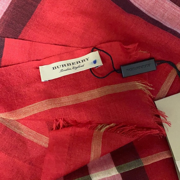 Authentic BNWT Burberry gauze scarf - Picture 3 of 3